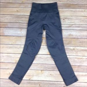 Lululemon Zone In leggings crop size 2 Grey